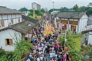 过去27天有18天在打客场！詹姆斯：从各种角度来看 我们都累了